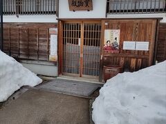 荘内神社の宝物殿．