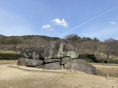 蘇我馬子のお墓らしい。でも実際はわからない。こんなに立派なのに埋葬された人の記録が残っていないのは残念。

https://www.asuka-park.jp/area/ishibutai/tumulus/