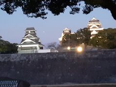 熊本城のライトアップを見に行く。