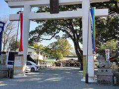 石垣を見ながら、「加藤神社」に到着です。
