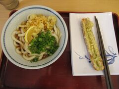 【セルフ釜あげうどん 岡じま たかまつ店】

12時になると混みそうなので、11時半すぎにお昼ごはん。
香川県最後の〆の食事はやっぱり「讃岐うどん」
ドーミーインの朝食は薄味「おつゆ」のだったので、どうしても濃い口「ぶっかけ」が食べたかった！＋「ちくわ天」
12時過ぎると外まで列ができ大混雑。
