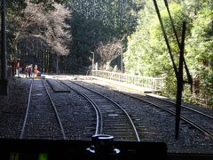 川根小山駅。
ここにも保線作業中の人たちがいた。