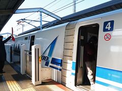 10：06岡山駅に到着するとホームに強い日差しが降り注いでいて、岡山も風がなく穏やかな冬晴れだと知る。
