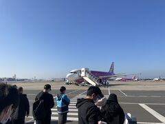 旅は関西国際空港第二ターミナルから始まります。
peach航空MM125便、9時35分発釧路空港行きです。