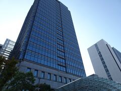 ふぅ～、やっと着いた！。

「堺市役所」の２１階がが展望ロビーになっています。