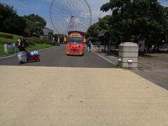 歩いて行くと右手にダイヤと花の大観覧車が見えてきます．