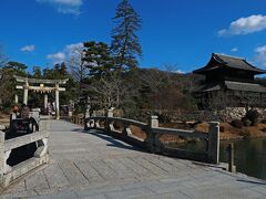 岩国藩主と吉川家歴代神霊を祀る“吉香神社”は吉川家の氏神社3社（治功社・高秀社・鎮昭社）を統合した神社として、1884年旧居館跡に建立された。
