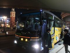 倉敷駅から空港までバスが出ているのでバスで空港へ

バス停は美観地区とは反対側、三井アウトレットやアリオというショッピングモールがある側にある