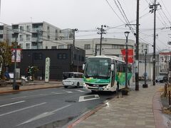 　仙台まではバスで戻ります。鉄道を使いたかったのはヤマヤマですが、この時間帯は快速がなく、普通電車では時間がかかりすぎるのです。
　高速バスは快速より遅いものの、１時間の等間隔ダイヤなので便利。石巻の中心市街地まで乗り入れ、漫画館や「かわべい」からでも徒歩でアクセスできます。
