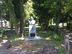 サイクリングコースを離れ、郷土の森公園に寄りました。
サッカー場や野球場、プールや体育館、博物館などがある広い公園です。
