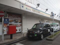 矢場とんのとんかつを食べるために名鉄名古屋駅に向かいました。
名鉄は名古屋鉄道の略称であり、愛知県名古屋市を中心に愛知県と岐阜県に路線をもち，鉄道事業以外にバス，土地建物業などのほか日本モンキーパークなどの遊園地経営を行っています。