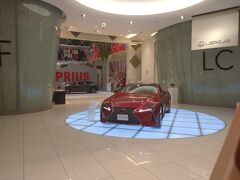 ミッドランドスクエアの中にあるトヨタ自動車ショールーム。