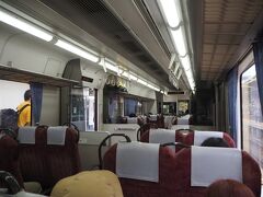 まず小田原まで小田急線で、JR東日本東海道線に乗り換えて熱海まで行きました
熱海でJR東海で三島まで
島田行き電車は旧い211系と311系8000番台３両ずつ併結されていました