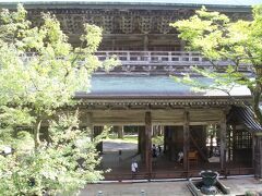 山門
永平寺最古の建物で、雲水が正式に入門する時と修行を終えて永平寺を出る時にしか通ることが許されない大切な門
と隣りで団体客を案内していた雲水さんが説明していた