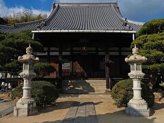 【光明寺】
承和年中（834-847年）に慈覚大師円仁和尚の草創といわれている寺院で、元々の宗派は天台宗だったけど、1336年に足利尊氏の西下に従軍僧として同行した道宗が再建して浄土宗に改宗した。
