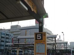 福山駅前バスターミナルの5番乗り場から10：30発トモテツバス：鞆港行きに乗車。