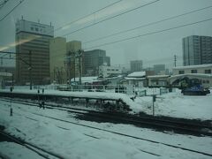 ●快速リゾートしらかみ4号から

14:25。
JR/弘前駅に到着します。
大きそうな街です。