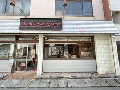 次の移動まで時間があるので、ここで昼食にします
やって来たのは、The Burger Heartsです
ハンバーガーの食べログ百名店を見つけたので、行ってみることにしました