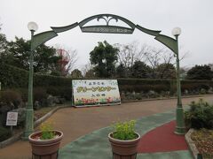 川口市立グリーンセンター（埼玉県川口市新井宿）

植木の街の川口市内には、植木の見所がたくさんあります。そんな川口にふさわしい緑の公園で、豊富な植物と、広大な広場などもあって、終日のんびり過ごせます。