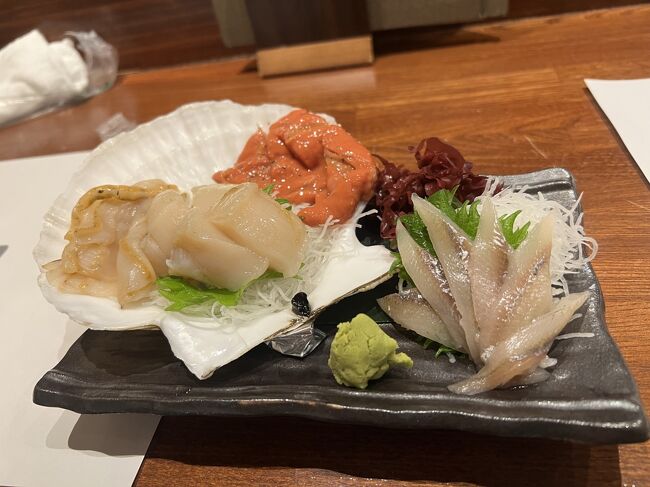 今が旬のホタテの刺身とししゃものお刺身です。ホタテの赤い部分は卵巣で旬の今しか刺身では食べれないそうです。とてもいいタイミングでした。味はクリーミーでとても美味です。そしてまず関東では食べれないししゃもの刺身も頂きます。味はししゃもの味ですが刺身になると格別に美味しくなります