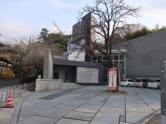 その大石邸の敷地から日動美術館に続いています