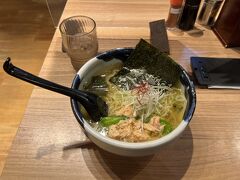 鮭ハラミ入りの塩ラーメン　あっさり系でサラッと食べれます