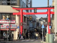 鎌倉駅に着いたのは、16時過ぎ。
小町通りも気になりますが、まだまだ賑わっているので、