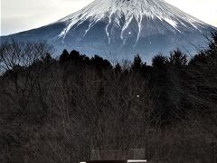 ２月２３日（木）ＡＭ７時５０分　朝食を頂きます。富士に笠雲がかかってきました。天気が変わるかもしれません。今日は岡崎に立ち寄って神戸へ帰ります。