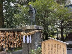 お城から脇道を下って、すぐ近くにある「報徳二宮神社」へ。

ここでは再び子供の姿の「第二 金次郎」と、翁姿の「第三 金次郎」を発見！
残念ながら翁姿の方は動画に夢中で写真を撮り逃しました。。