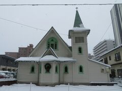 横道入って聖ペテロ教会を目指します。メイン道路以外は歩道が雪でグチャグチャ。ブーツがヤバい。。