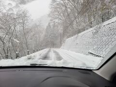 今シーズンの初雪道。