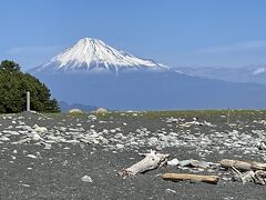 三保松原　海岸から見た富士山

迫力あります