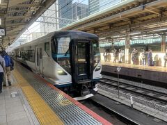 東京駅10時発の踊り子号にて出発！座席はほぼ満席のようでした。