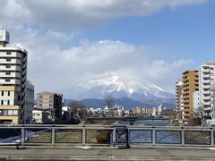 雲がかかっていても見事な岩手山