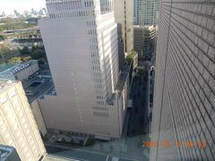 宝塚歌劇団ビルとミッドタウン東京銀座のビル
