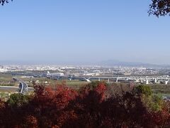 参拝後、近くの男山展望台に移動して、宇治や京都方面の素敵なパノラマビュ－を見る。
