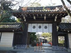 【今宮神社】
東門
平安時代以前から疫神を祀る古社です。