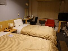 今晩のお宿はコンフォートイン近江八幡。

荷物預ける時 左義長まつりの事を聞いたら 冷たく「知りません」の一言で会話強制終了したり（チェックインは親切というか普通の人でホッとしました） 上の階の方が部屋のどこにいるかまでわかってしまうほど音ひびく…。
駅近でお安いのに 評価が低めな理由がなんとなくわかりました。
