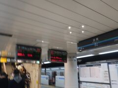 前日開業した東急新横浜線･相鉄新横浜線に乗るため､目黒から東急目黒線に乗ります

次発の電車が東急･相鉄直通電車 急行海老名行です