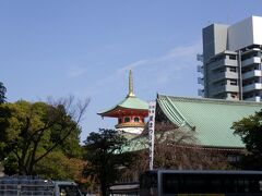 東長寺です。
お寺では五重塔のようなものがとても印象に残りました。

