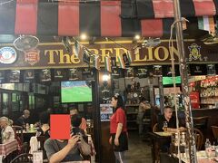 ⬜︎ The Red Lion で food & drink