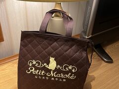 古墳ケーキを買うのを頼んでおきました。ならまち菓子工房のものです。