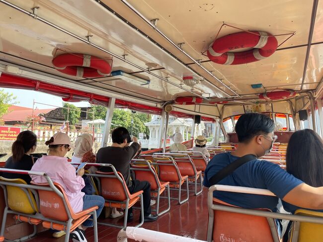 アイコンサイアムへ向かう。電車ができて駅直結になったが、あえてサパーンタクシン駅からシャトルボートを選択。無料。