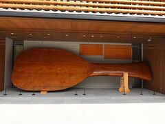 世界一の大杓子
以前は商店街のトイレがある場所にあったが令和3年に移転
長さ7.7ｍ