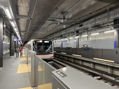 新横浜駅を出発した電車は相鉄新横浜線の地下の開業区間を走行していましたが、お隣の羽沢横浜国大駅の手前で地上に出ました。

乗車時間は約4分、新横浜駅からの運賃は228円（交通系ICカード利用の場合）です。