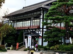 こんなレトロな郵便局ある？
善光寺郵便局。

徒歩で往復したおかげで、長野市内の建造物を数多く見ることができた。
想像以上に歴史の香り高い街：長野。