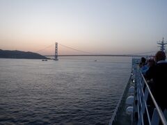 明石海峡大橋に6時30分ごろ通過しました。
日が長くなったのでまだ明るいです。