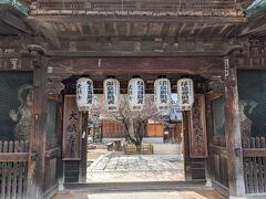 厳島神社の裏手をでたところにある大願寺は日本三大弁天のひとつです。