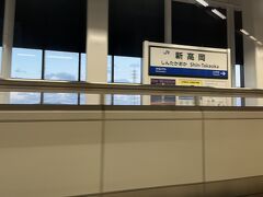 富山県に入り、新高岡駅に停車。

新高岡駅では城端線に乗り換えが可能です。

高岡で接続する北陸本線は三セク化されたものの、城端線はJRのまま。同じく高岡に乗り入れる氷見線も移管されずにJRのままで残っています。

