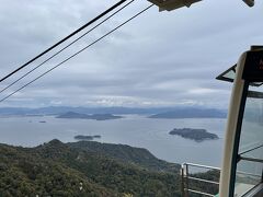 土曜日朝10時前の利用で、待たずに乗れました。